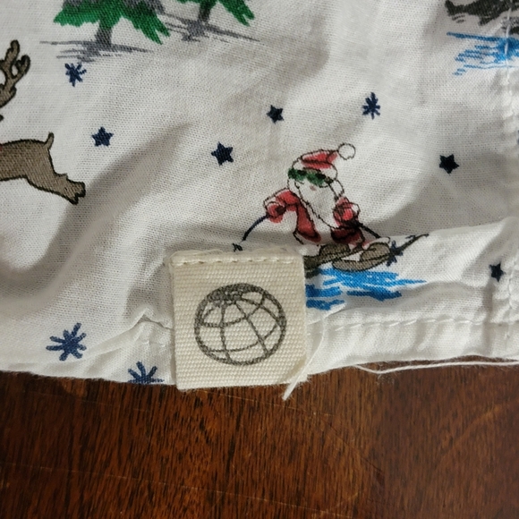 Free Planet Christmas Theme White Button Down Shirt Adult Size Small - Picture 15 of 16